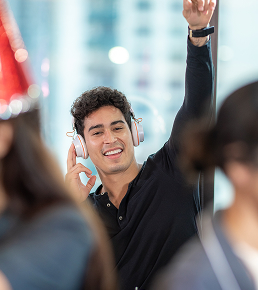 dj-playing-music-to-celebrate-the-new-year-2020-2023-11-27-05-36-57-utc 1